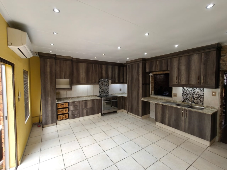 3 Bedroom Property for Sale in Safari Gardens North West